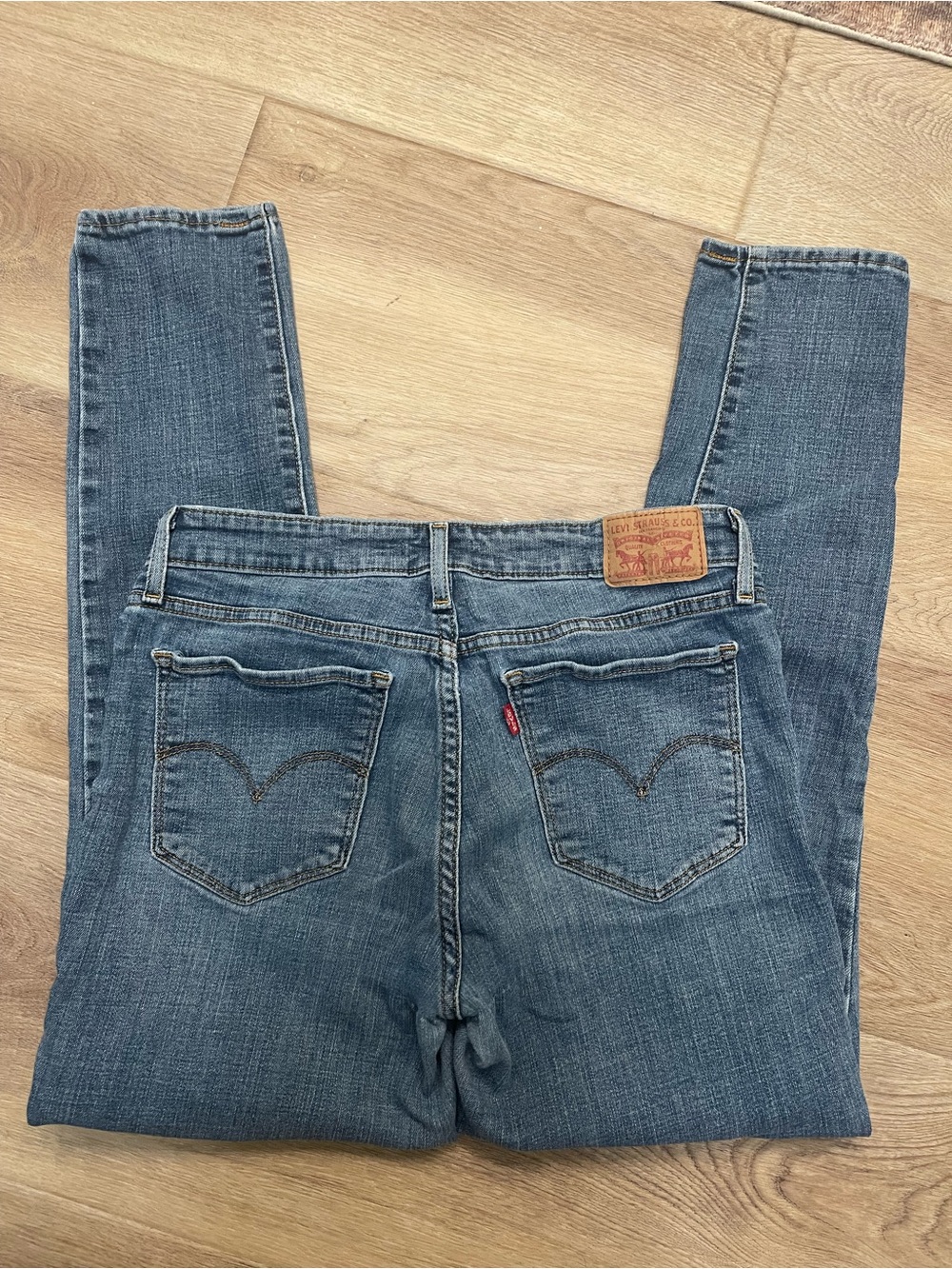 Levi's Women's Medium Blue Skinny Jeans with Signature Patch